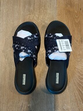 Skechers On-The-Go Black Floral Crisscross Comfort Slides